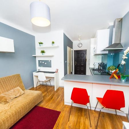 Cozy Studio Next To The Metro And City Center Warszawa Exteriör bild