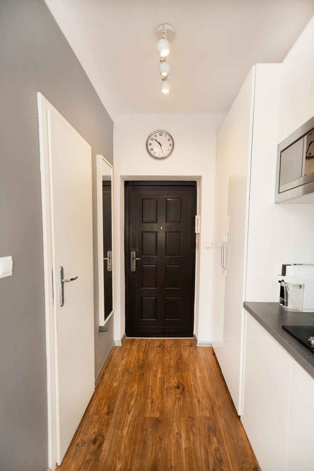 Cozy Studio Next To The Metro And City Center Warszawa Exteriör bild