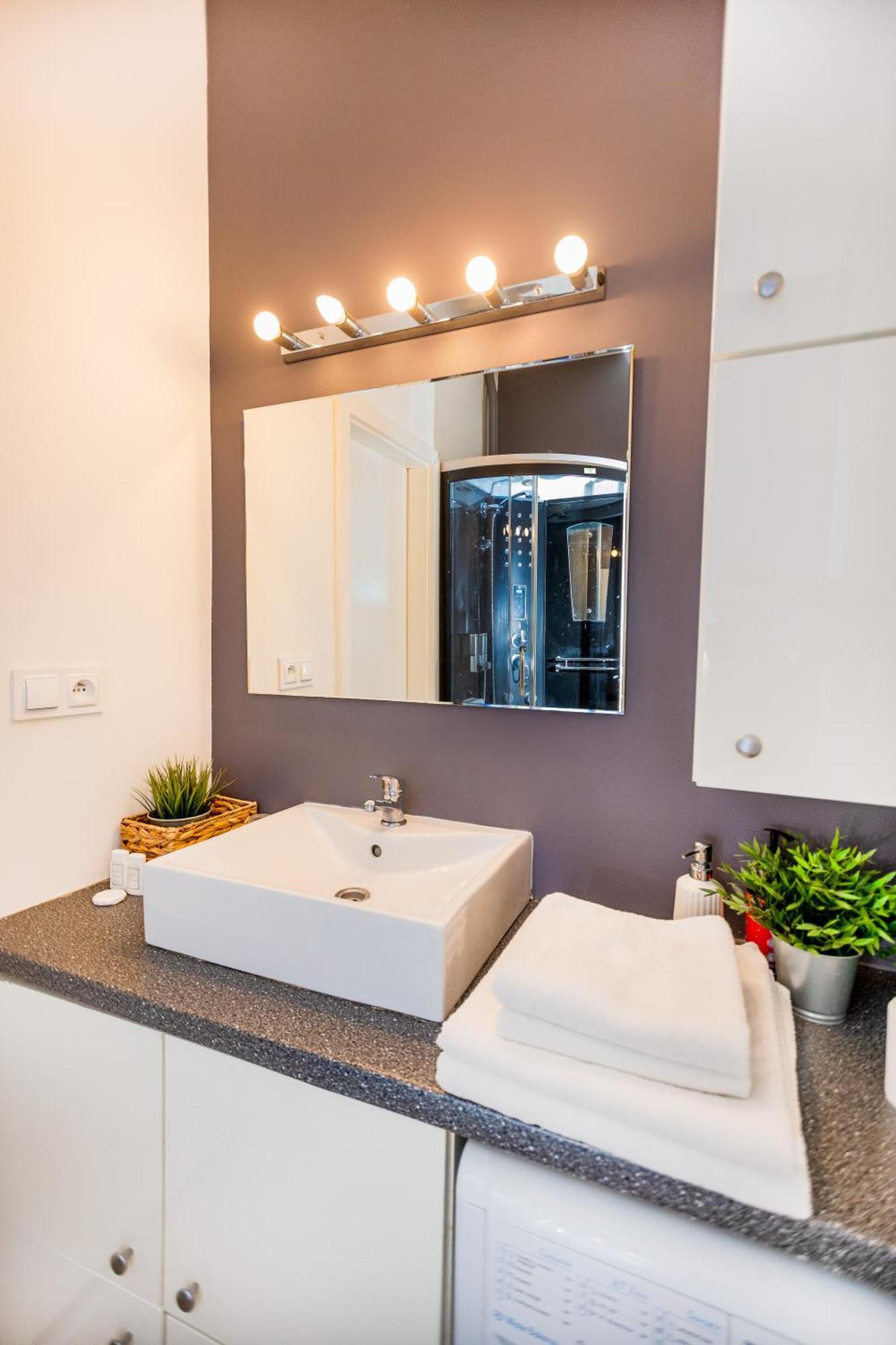 Cozy Studio Next To The Metro And City Center Warszawa Exteriör bild